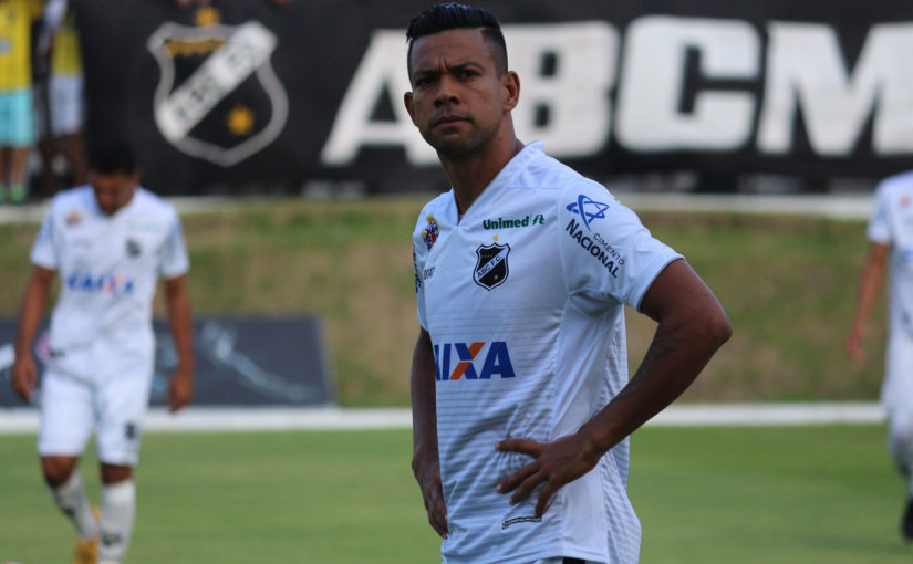 Decisivo, Wallyson comemora o resultado e destaca força do grupo