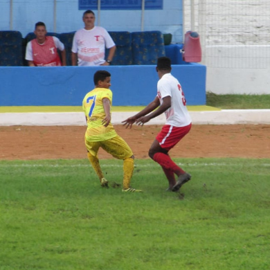 Decisão vence Centro Limoeirense no estádio Arthur Tavares