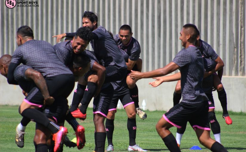 Último entrenamiento ‘rosado’ previo al debut