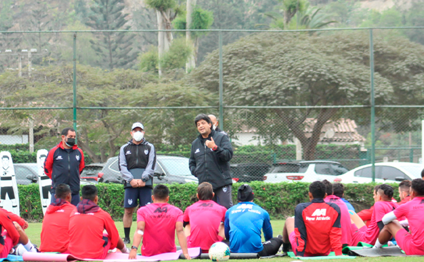 Víctor Rivera y su comando técnico realizaron su primer entrenamiento con Cienciano